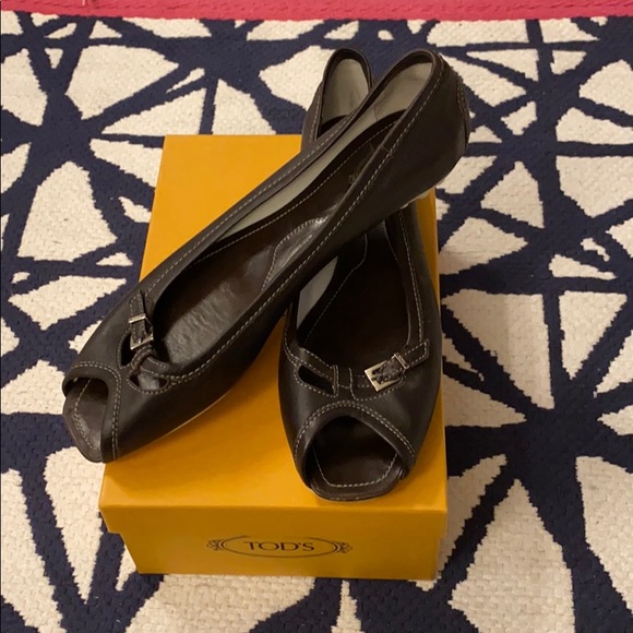 Fall Staple! Tod’s Open Toe Driving Shoe - Picture 2 of 6